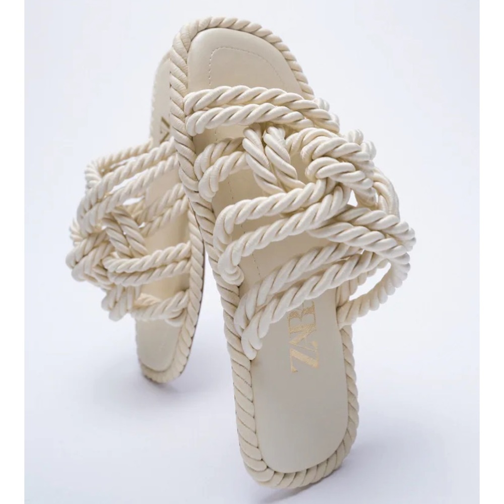 Zara LOW HEEL KNOTTED SANDALS
